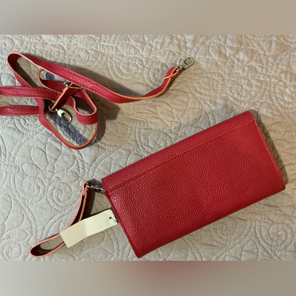 New Red Floral Accent Crossbody Wallet Wristlet Bag w Detachable Shoulder Strap - Picture 3 of 11